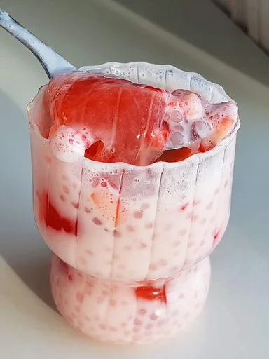 Strawberry Milk with Jelly and Sago