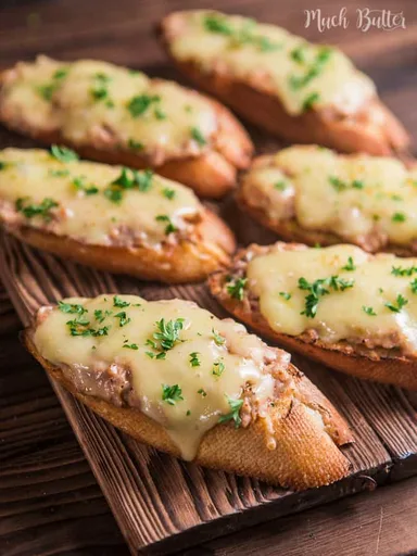 Bruschetta con atún fundido