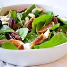 Ensalada de rúcula con higos secos
