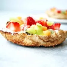 Breakfast Bagel Fruit Pizzas
