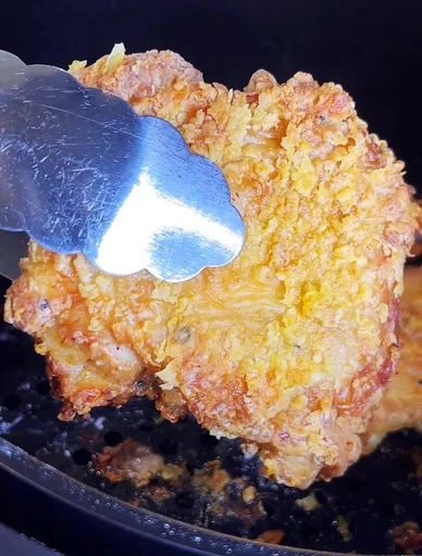 Muslos de pollo en freidora de aire - Jugosos, crujientes y sin aceite
