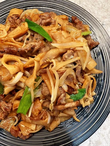 Beef Chow Fun (Stir-fried Rice Noodles)