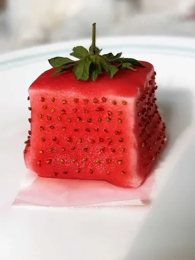 72-hour Strawberry Jelly (filled with strawberry mousse)