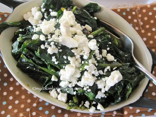 Espinacas guisadas (espinacas estofadas colombianas)