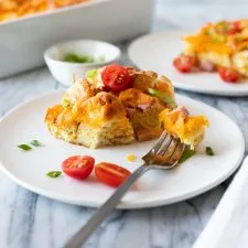 Receta fácil de pastel de huevo para el desayuno con jamón