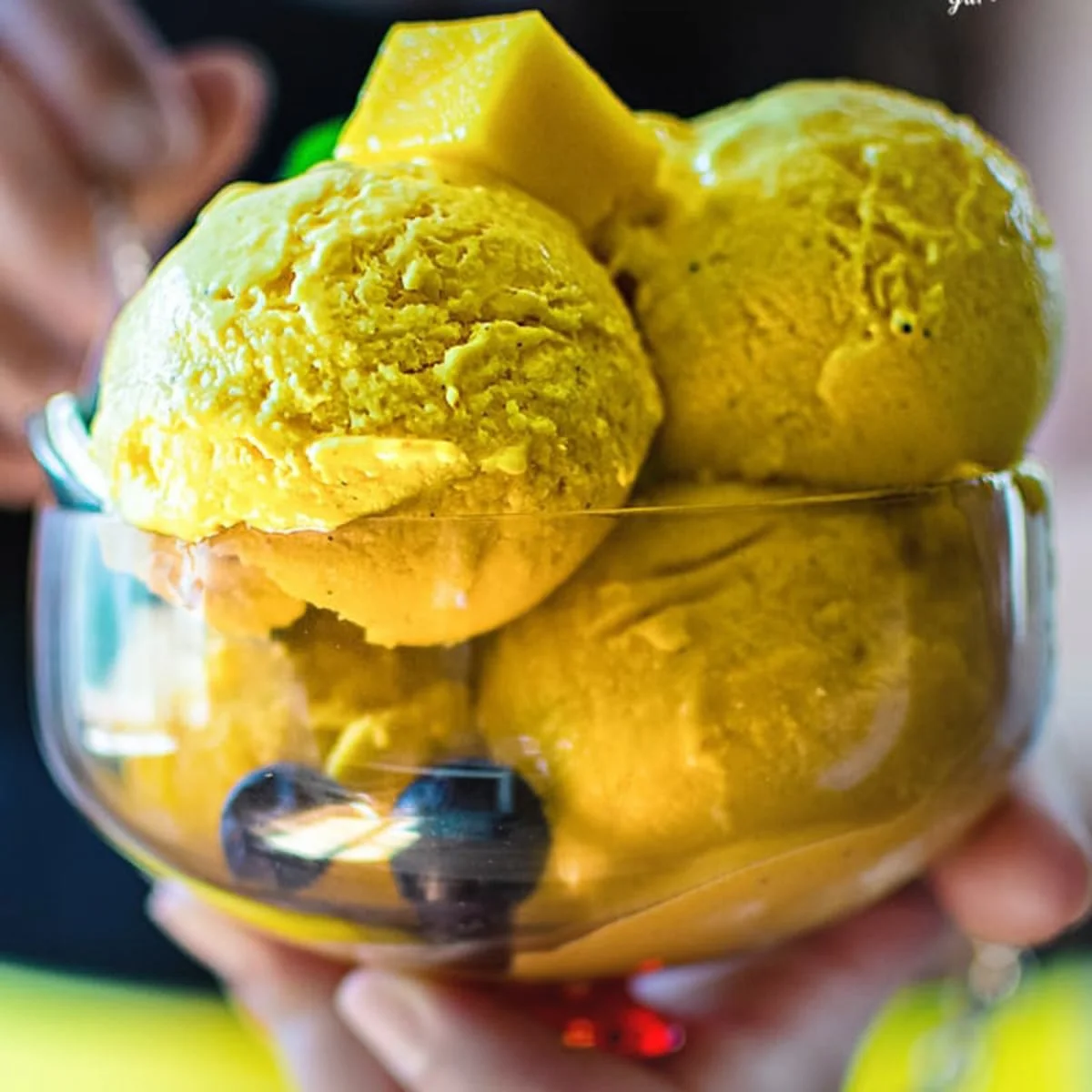 Creamy Mango Frozen Yogurt