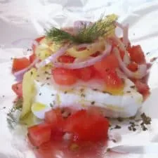Receta de feta bouyiourdi (feta griega al horno picante con tomates)
