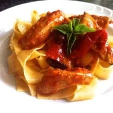 Easy chicken recipe with tomato sauce, peppers, olives and pappardelle!