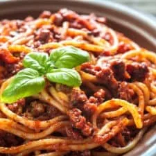 Receta de Makaronia me Kima (espaguetis a la boloñesa al estilo griego)