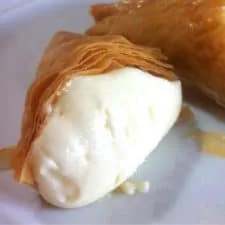 Phyllo Triangle Pastries with Custard (Trigona Panoramatos)