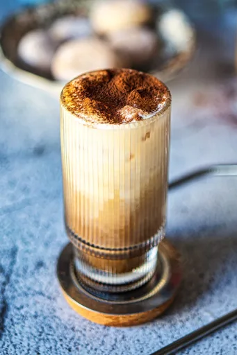 Receta de café con leche helado de vainilla (fácil y cremoso)