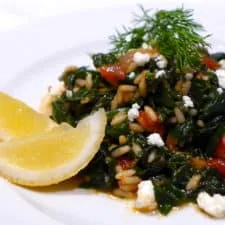 Receta griega de espinacas con arroz (Spanakorizo)
