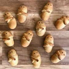 Lazarakia bread recipe (Greek Easter Lazarus breads)