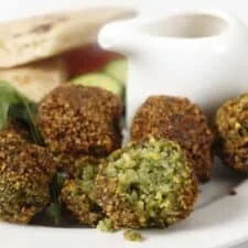 Albóndigas de garbanzos (Revithokeftedes)