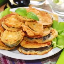 Receta de berenjenas fritas griegas crujientes (Melitzanes tiganites)