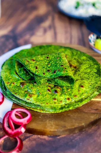 Soft Spinach Roti Recipe (Palak Atta Roti)