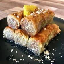Greek baklava rolls recipe (Saragli)