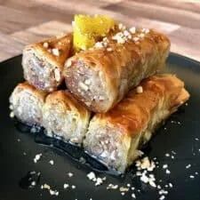 Greek baklava rolls recipe (Saragli)