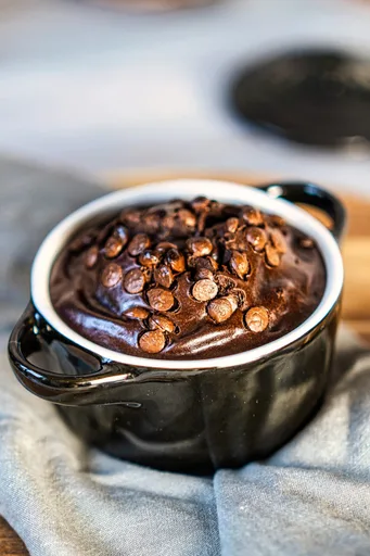Bizcocho de taza de chocolate y requesón