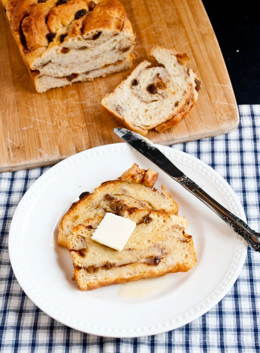 Pan de molde con canela y pasas