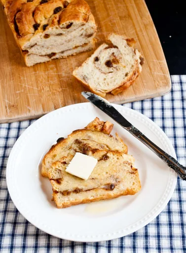 Cinnamon Raisin Swirl Bread