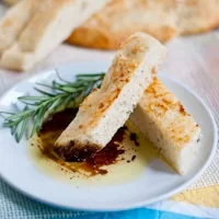 Pan Focaccia con Romero y Aceite de Oliva