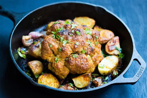 Coliflor entera al horno estilo tandoori fácil