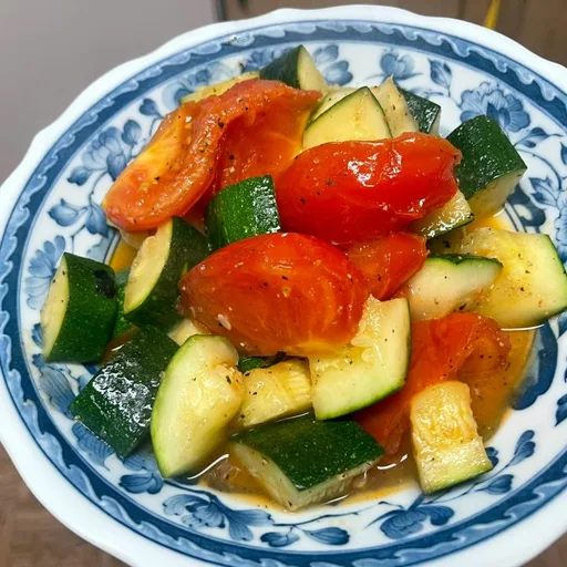 Salteño de Calabacín y Tomate