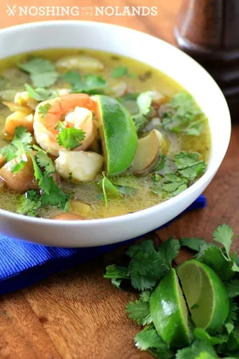 Sopa peruana de mariscos