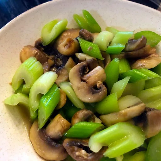 Receta de apio y champiñones salteados