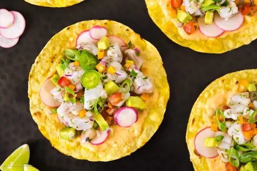 Tostadas de ceviche de camarón mexicano