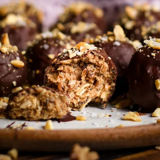 Coffee and Cream Protein Balls with Peanut Butter and Oats