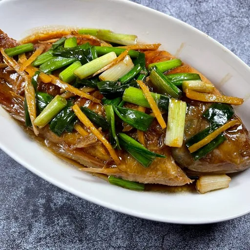 Pescado entero estofado al estilo rojo (Hong Shao Yu)