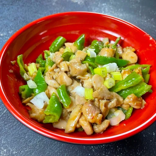 Salteado de Pollo con Pimientos Coreanos