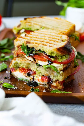 Sándwich caprese con glaseado de balsámico