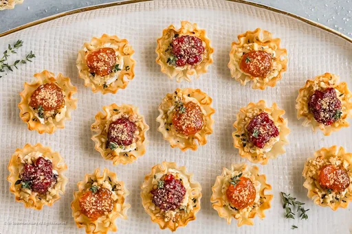 Cestitas de masa filo rellenas de queso de cabra