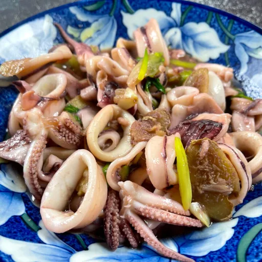 Receta de calamar salteado con jengibre y cebollas verdes