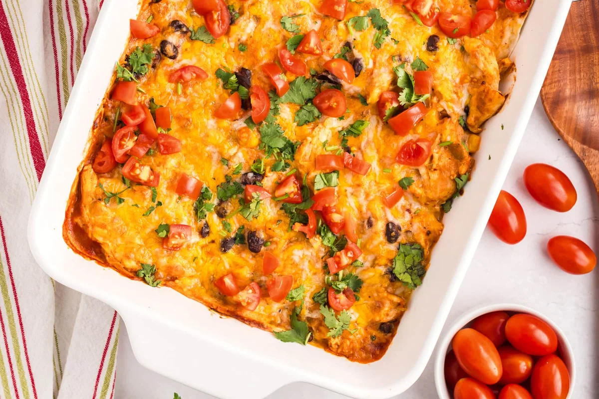 Cazuela fácil de enchiladas de pollo