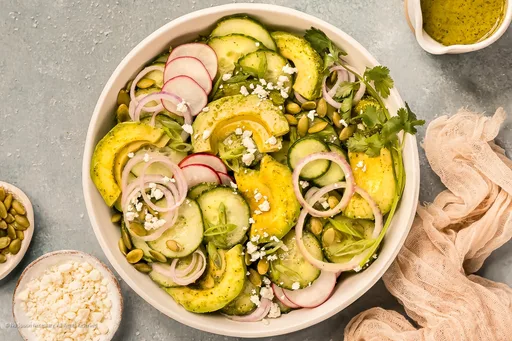 Ensalada de pepino y aguacate