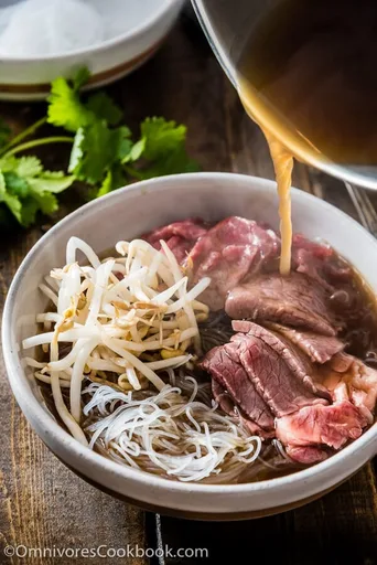 Easy Vietnamese Pho Noodle Soup
