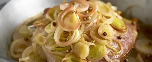 Puerros con jamón tierno