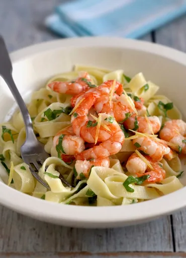 Langostinos al limón y rábano picante con fettuccini