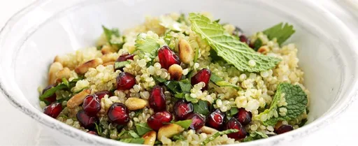 Ensalada de quinua, hierbas y granada