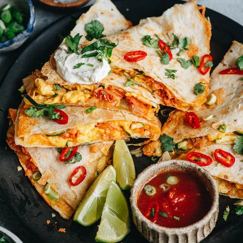 Quesadilla de huevo y kimchi