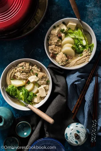 Napa Cabbage Soup with Tofu and Meatballs