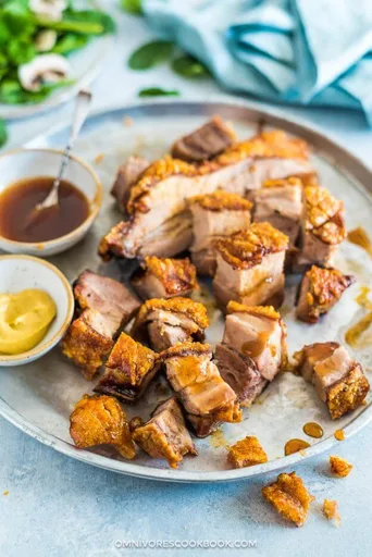 Panceta de cerdo crujiente asada a fuego lento