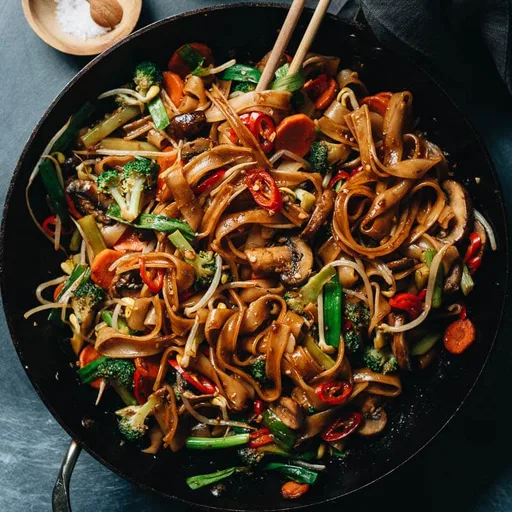 Vegetable Chow Fun (蔬菜炒河粉)