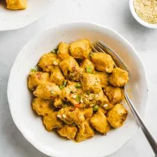 Mac and cheese con ñoquis de coliflor