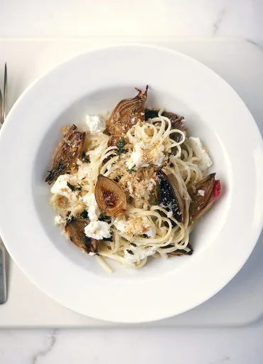 Pasta con chalotas dulces y ricotta