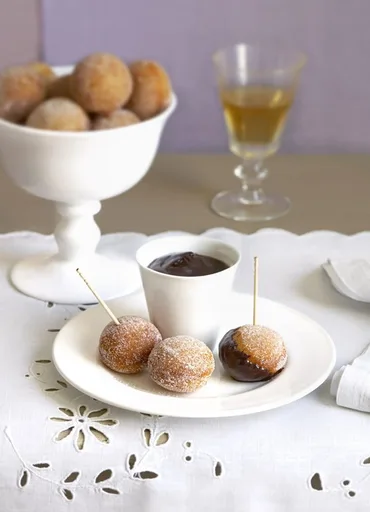 Cinnamon doughnuts
